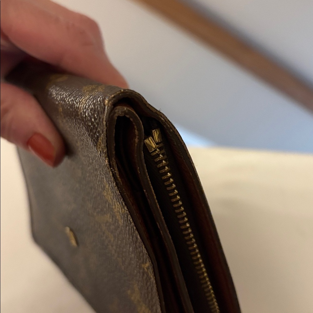 Louis Vuitton Brown Monogram Snap Wallet with free gift. - Picture 6 of 8